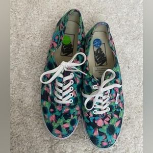 Vans NWT size 7